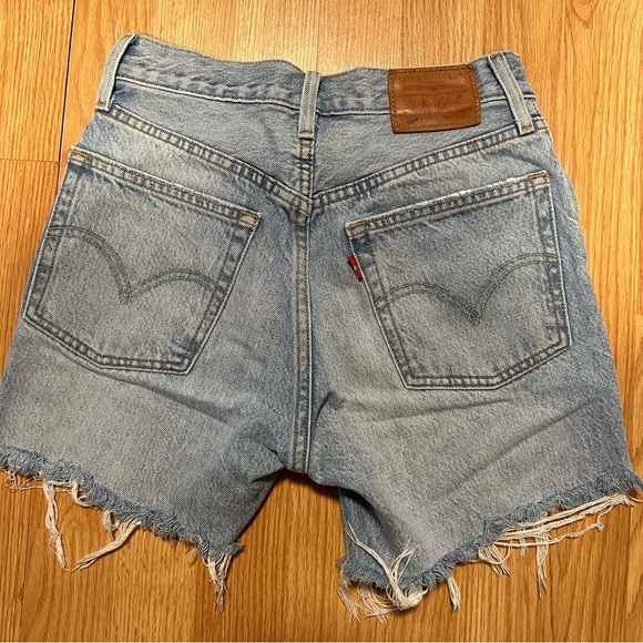 Levi's 501 Women's Blue Denim 24 Waist Cut Off Shorts Frayed Hem Distressed - Picture 3 of 6